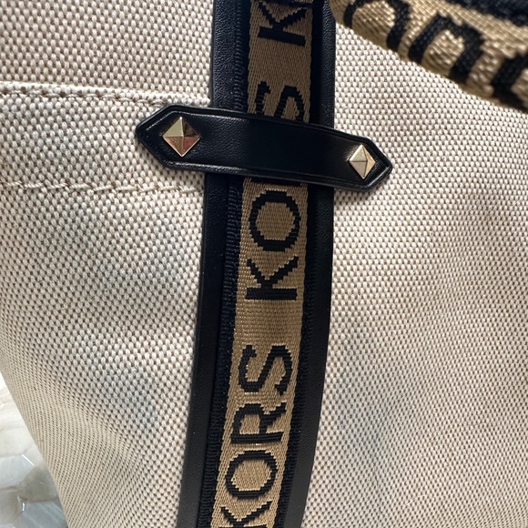Michael Kors Maeve Tote Crossbody So Nice! - Picture 5 of 10